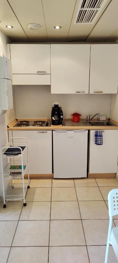 Menton Bord De Mer Studio Calme Avec Balcon, Ascenseur, Climatisation, Ideal Location Quiet Near Sea, Balcony, Elevator, Ac Luaran gambar