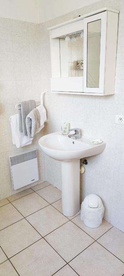 Menton Bord De Mer Studio Calme Avec Balcon, Ascenseur, Climatisation, Ideal Location Quiet Near Sea, Balcony, Elevator, Ac Luaran gambar