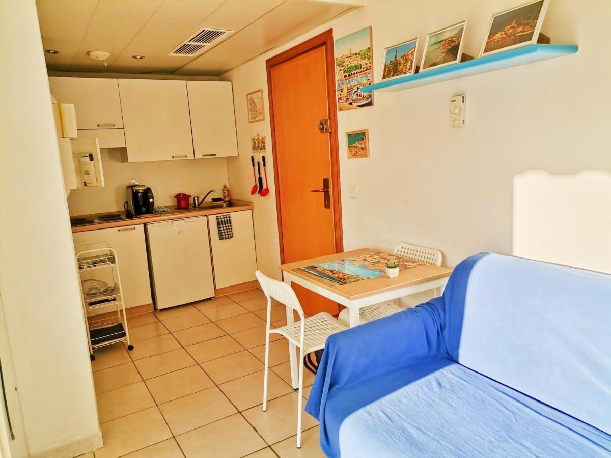 Menton Bord De Mer Studio Calme Avec Balcon, Ascenseur, Climatisation, Ideal Location Quiet Near Sea, Balcony, Elevator, Ac Luaran gambar